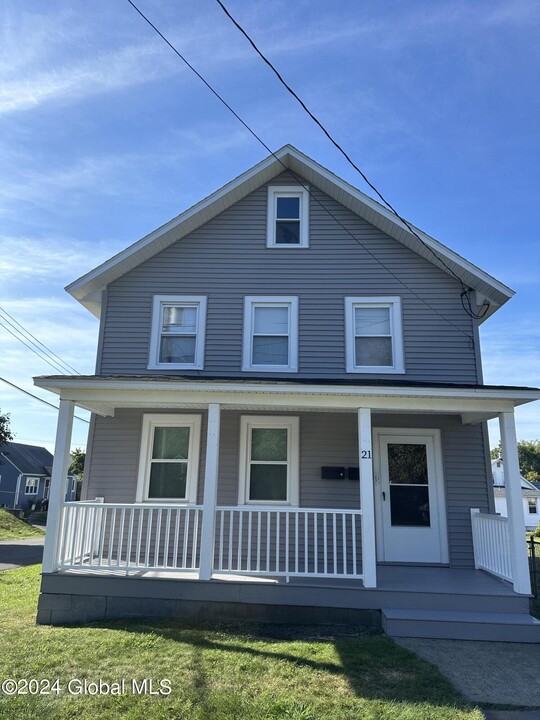 21 Natick St in Albany, NY - Building Photo