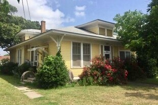 1709 Avenue C, Unit A in Brownwood, TX - Building Photo