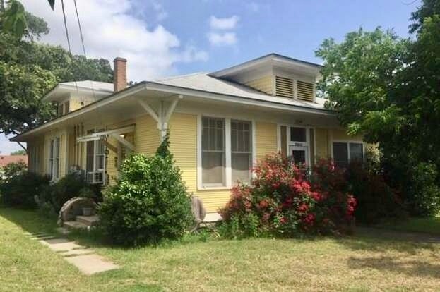 1709 Avenue C, Unit A in Brownwood, TX - Foto de edificio