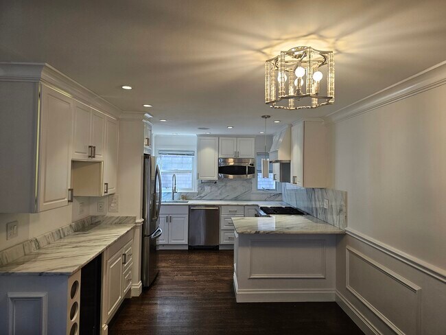 11 Oak St in Wellesley, MA - Building Photo - Building Photo