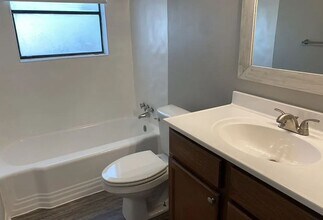 106 Waverly Dr in Bryan, TX - Building Photo - Building Photo
