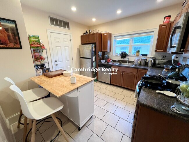 24 Willard Ave, Unit 2 in Medford, MA - Building Photo - Building Photo
