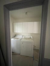 14315 Burbank Blvd, Unit Half in Van Nuys, CA - Foto de edificio - Building Photo