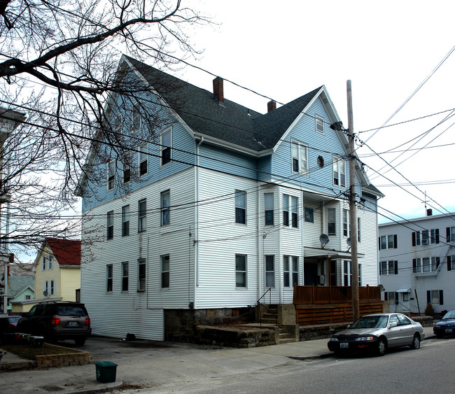 324 Willow St in Woonsocket, RI - Building Photo - Building Photo