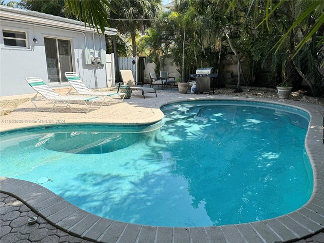 301 NE 15th Ave in Fort Lauderdale, FL - Foto de edificio - Building Photo