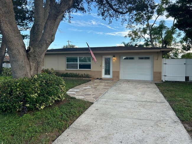 11370 120th Ter in Largo, FL - Building Photo - Building Photo