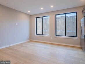 769 S 10th St-Unit -3C in Philadelphia, PA - Building Photo - Building Photo