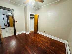 127 Knapp Ave, Unit 2 in Clifton, NJ - Building Photo - Building Photo