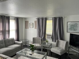 809 Trumbull Dr in Niles, OH - Building Photo