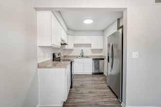 Northcrest Garden Apartments in Fort Wayne, IN - Building Photo - Building Photo