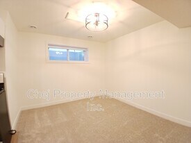 6349 King Wynd SW in Edmonton, AB - Building Photo