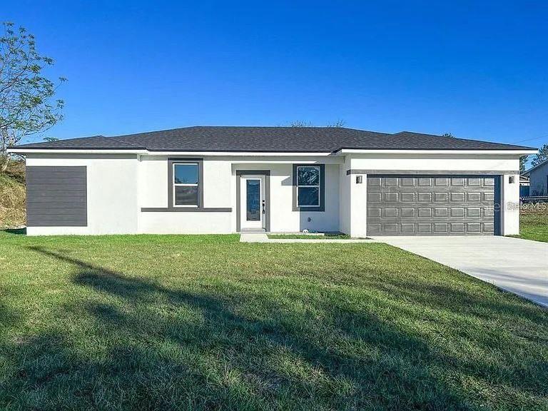 21093 Tucker Ave in Port Charlotte, FL - Building Photo