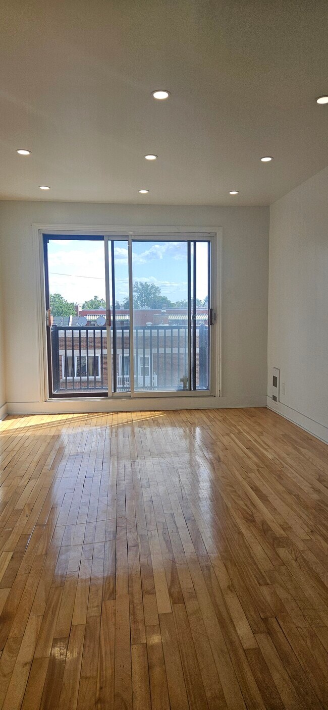 8525 Wiseman Av in Montréal, QC - Building Photo - Building Photo
