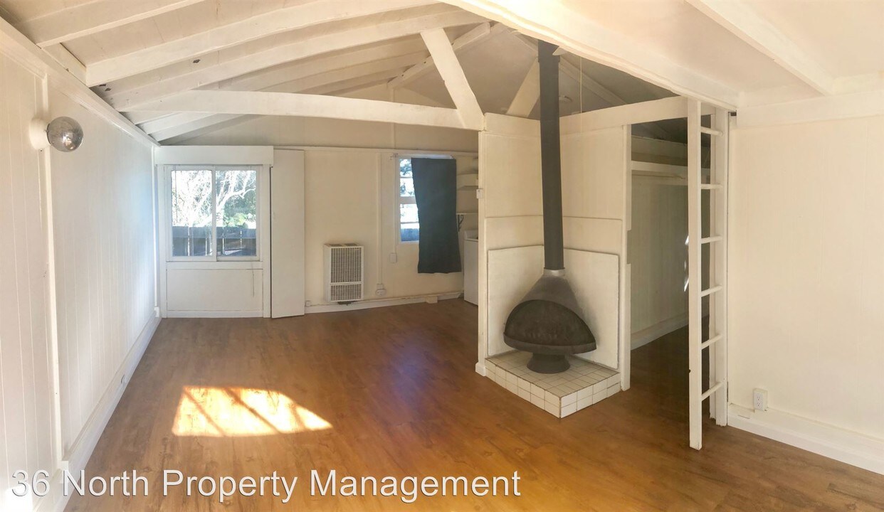900 Lomita St in Monterey, CA - Building Photo
