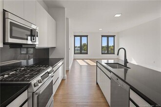 78 Unquowa Pl in Fairfield, CT - Building Photo - Building Photo