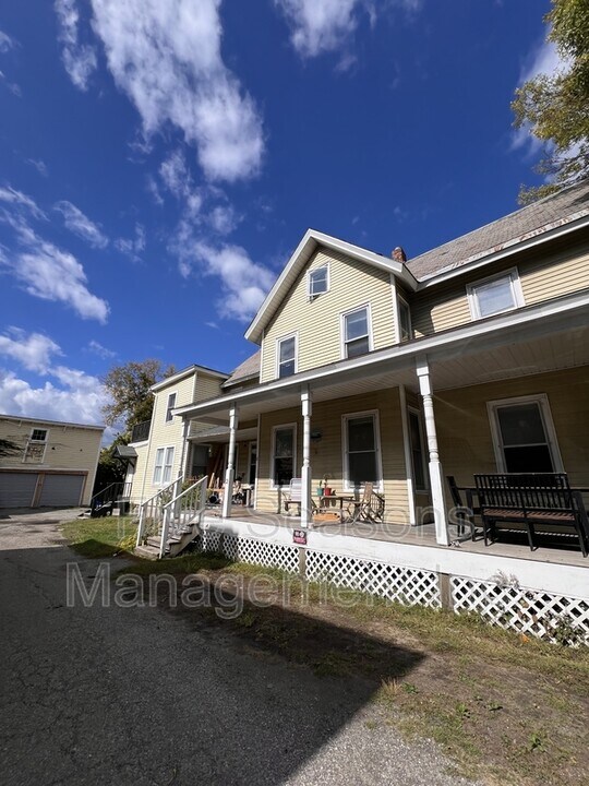 21 Lafayette Pl in Burlington, VT - Building Photo
