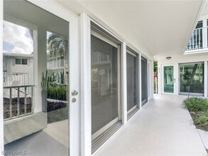 354 Harbour Dr in Naples, FL - Building Photo - Building Photo
