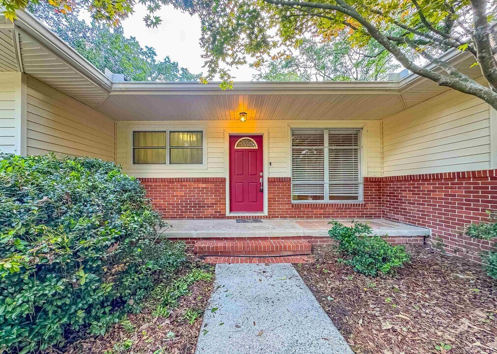 2605 Lotus Dr in Tallahassee, FL - Building Photo