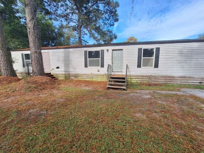 1134 Kelly Dr in Hinesville, GA - Building Photo - Building Photo