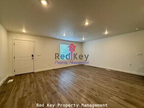 1878 N Blue Iris Ave in Tooele, UT - Building Photo - Building Photo