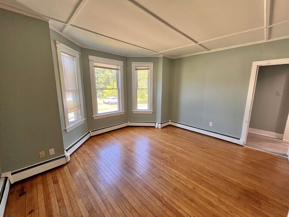 41 Rollins Rd in Rollinsford, NH - Foto de edificio