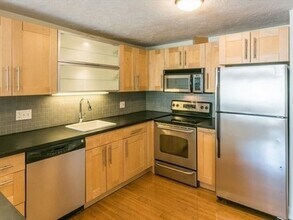 79 Florida St, Unit 9 in Boston, MA - Foto de edificio - Building Photo