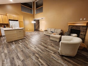 1569 Alphon Dr in Victoria, MN - Foto de edificio - Building Photo