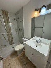 7830 SW 10th St in North Lauderdale, FL - Foto de edificio - Building Photo