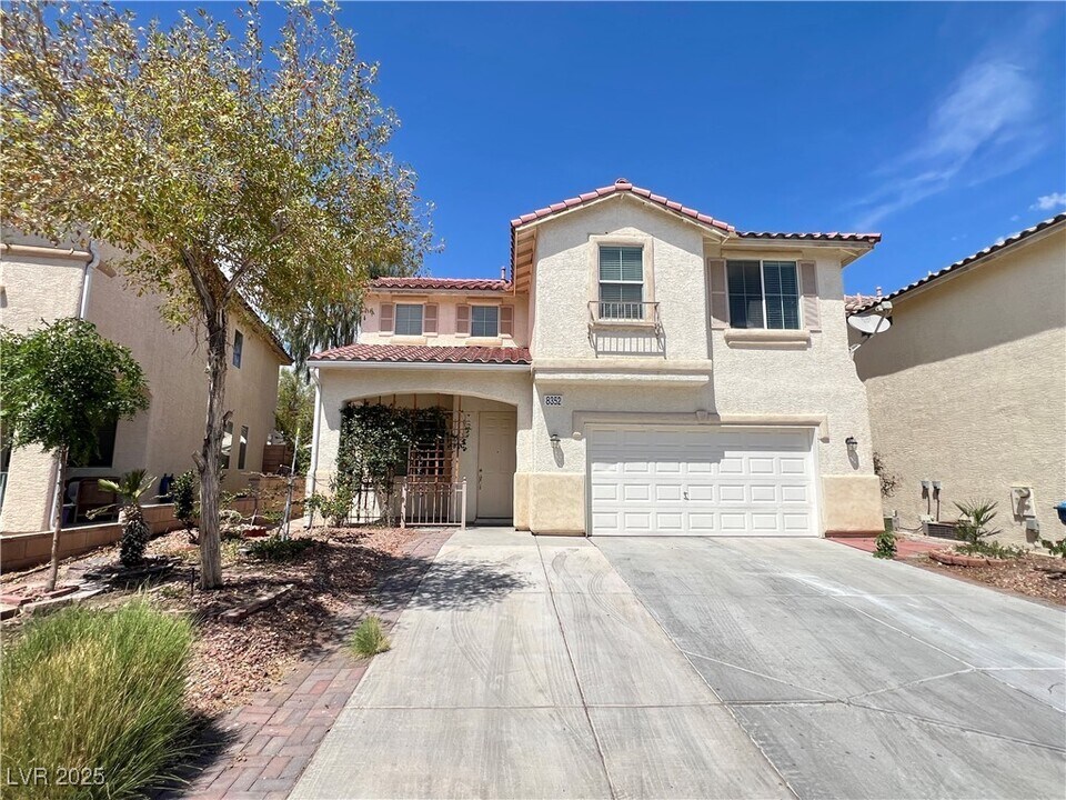 8352 Crown Peak Ave in Las Vegas, NV - Foto de edificio