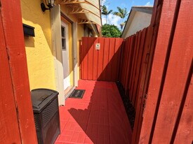 14741 SW 170th Ter, Unit B in Miami, FL - Building Photo