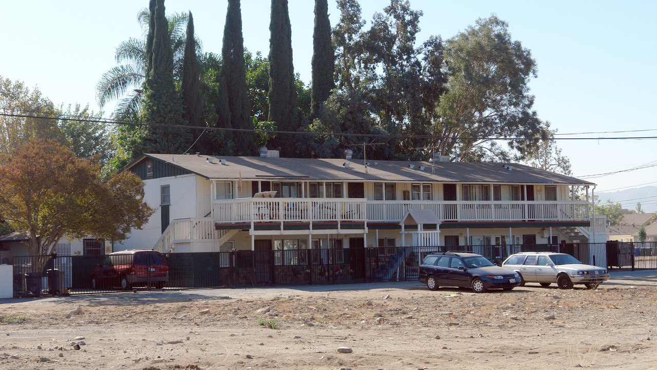 Genesis Apartments in Riverside, CA - Building Photo