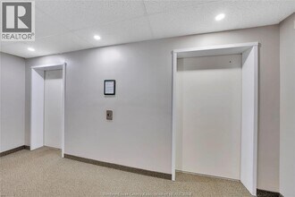 5000 Wyandotte St E in Windsor, ON - Foto de edificio - Building Photo