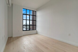 875 4th Ave in Brooklyn, NY - Foto de edificio - Building Photo