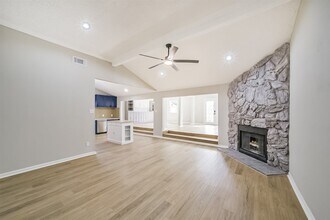 10826 Thorncliff Dr in Humble, TX - Foto de edificio - Building Photo