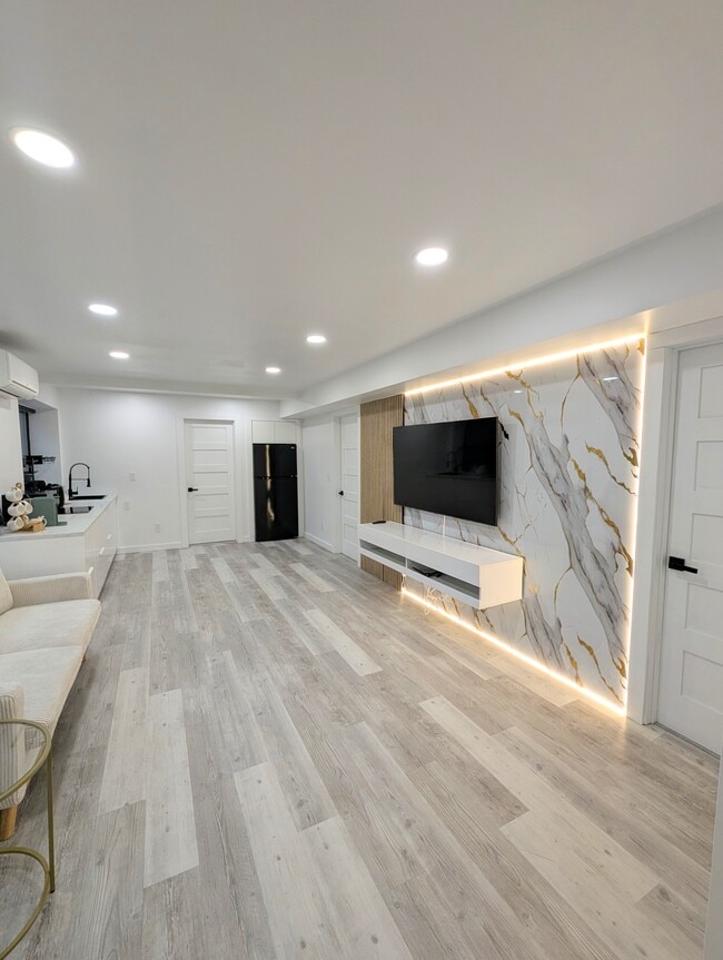 1318 75th St SE, Unit 2 Bed 1 Bath Apt Unit in Everett, WA - Foto de edificio - Building Photo