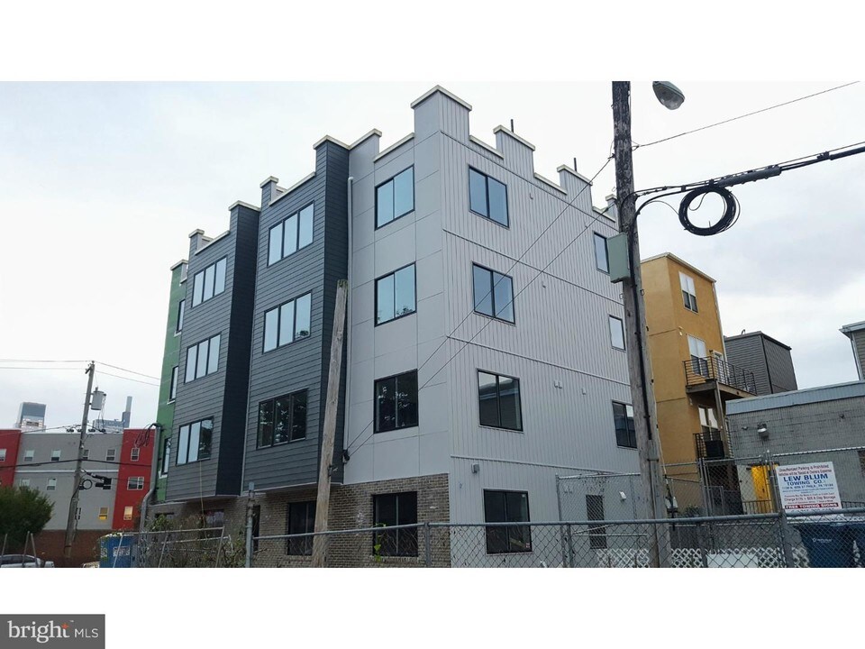 1431 Brown St-Unit -4 in Philadelphia, PA - Building Photo