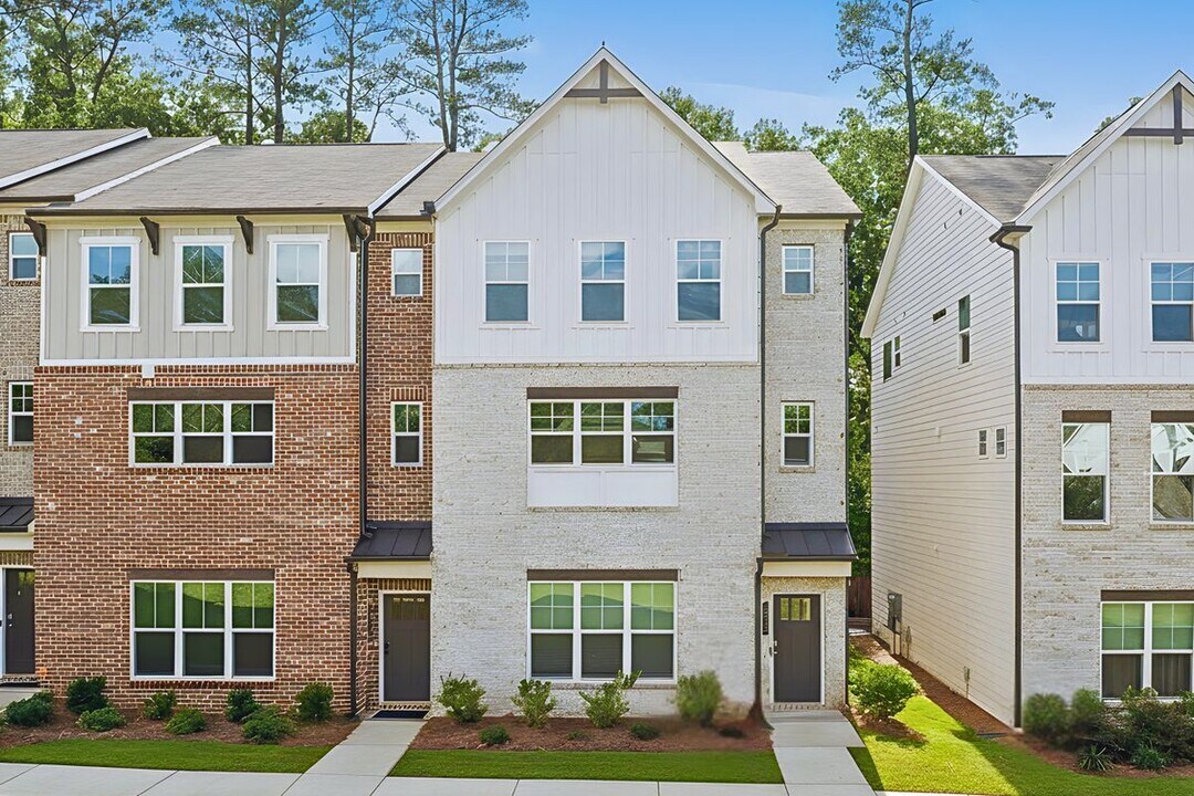 3409 Catalan Aly in Decatur, GA - Foto de edificio