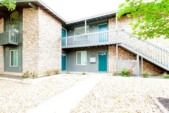 2506 Manor Cir in Austin, TX - Building Photo - Building Photo