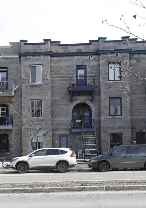 230 Saint-Joseph O in Montréal, QC - Building Photo