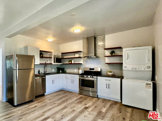 1217 N Virgil Ave in Los Angeles, CA - Building Photo - Building Photo