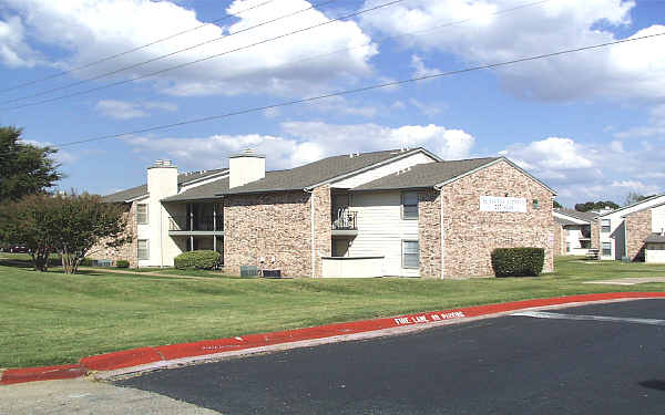 Meadows in Lancaster, TX - Building Photo