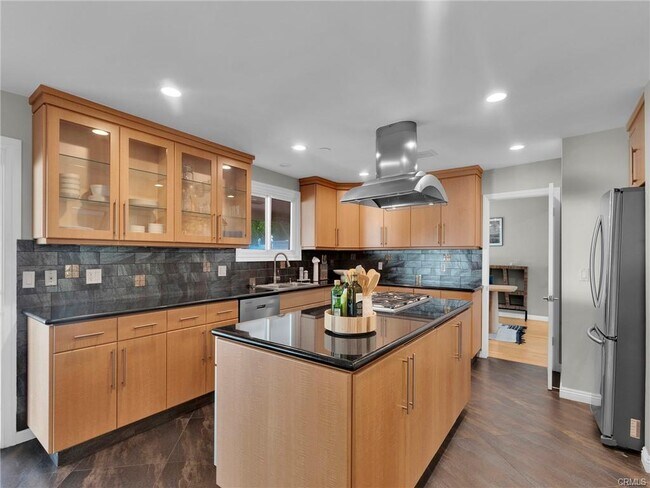 23942 Califa St in Los Angeles, CA - Building Photo - Building Photo