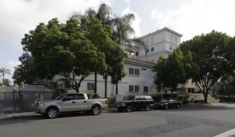 Klimpel Manor in Fullerton, CA - Building Photo