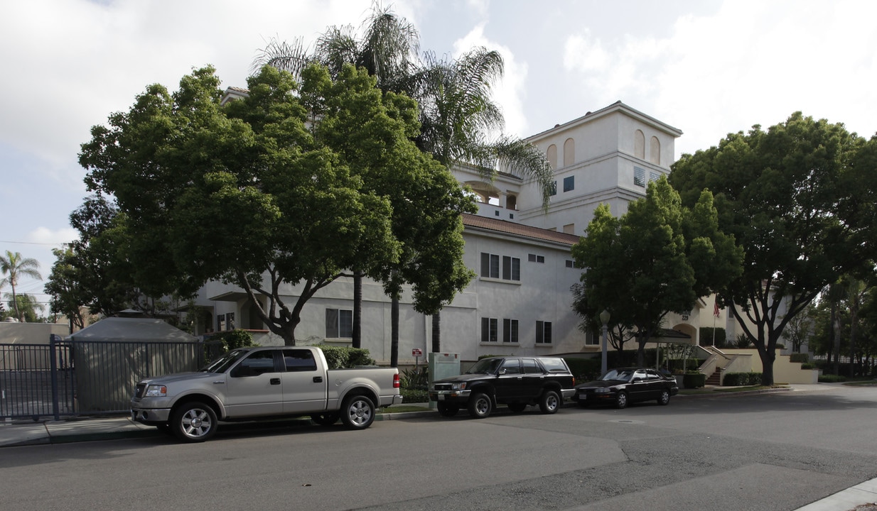 Klimpel Manor in Fullerton, CA - Foto de edificio