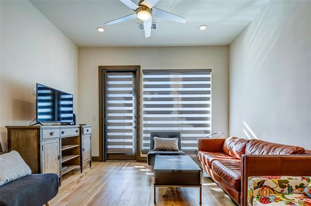 2700 Old Denton Rd in Carrollton, TX - Foto de edificio - Building Photo