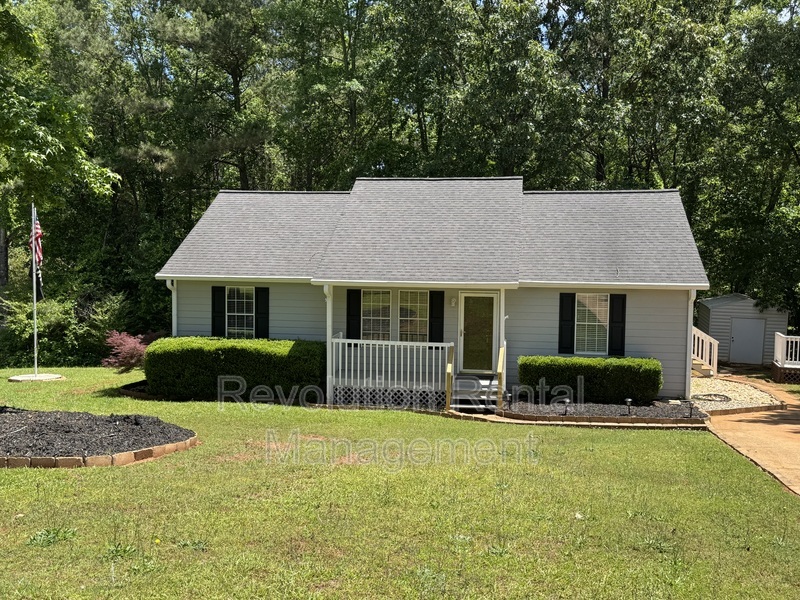 210 Prestigious Pl in Senoia, GA - Building Photo