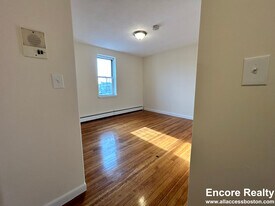 164 North Beacon St, Unit 1 in Boston, MA - Building Photo