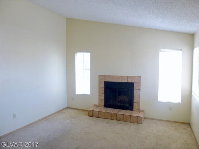 4694 Leeann Ln in Las Vegas, NV - Building Photo - Interior Photo