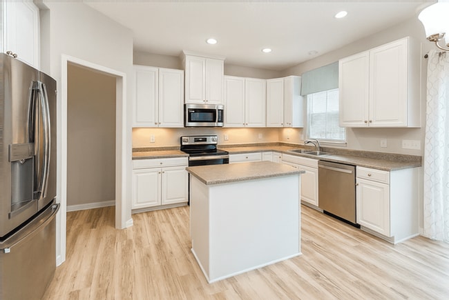 240 Irongate Dr in Englewood, OH - Building Photo - Building Photo