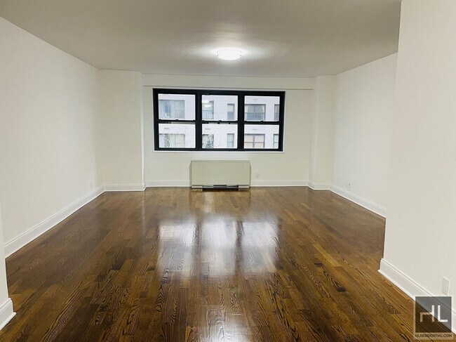 E 88th St, Unit 12C in New York, NY - Building Photo - Building Photo